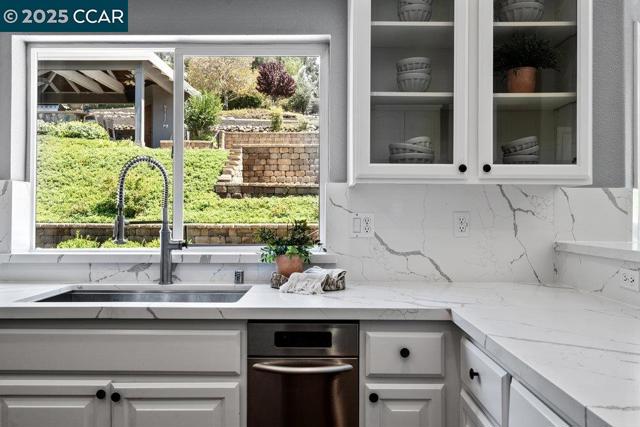 825 Bertram St, Walnut Creek CA: https://media.crmls.org/mediaz/59db35a9-d39f-48ab-9f6c-3325b3179595.jpg