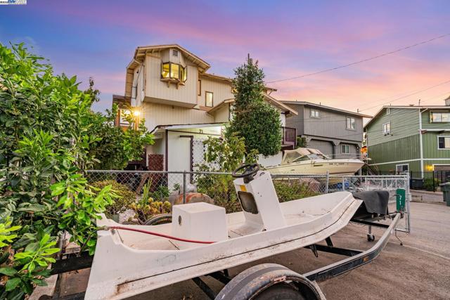 71 Taylor Pl, Bethel Island CA: https://media.crmls.org/mediaz/59db60af-6349-494a-9cd9-76f47702cc5c.jpg