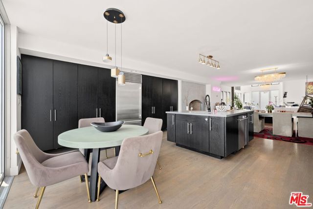 2014 Pacific Avenue, Venice CA: https://media.crmls.org/mediaz/59db65bf-839a-4d1a-b852-c777cf2211fb.jpg