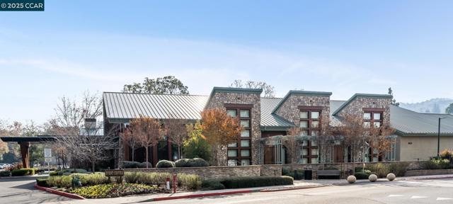1736 Golden Rain Rd, Walnut Creek CA: https://media.crmls.org/mediaz/59db8edf-d0cf-4090-9e90-01df46f35408.jpg
