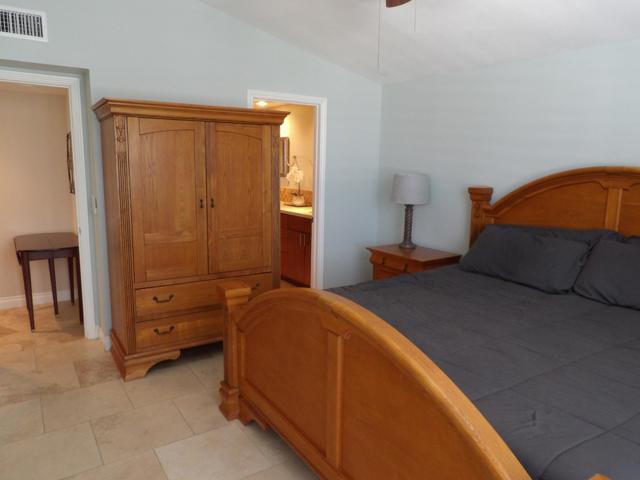 34451 Calle Las Palmas, Cathedral City CA: https://media.crmls.org/mediaz/59dba14a-2c69-4629-959e-9b0b27d7c5ff.jpg