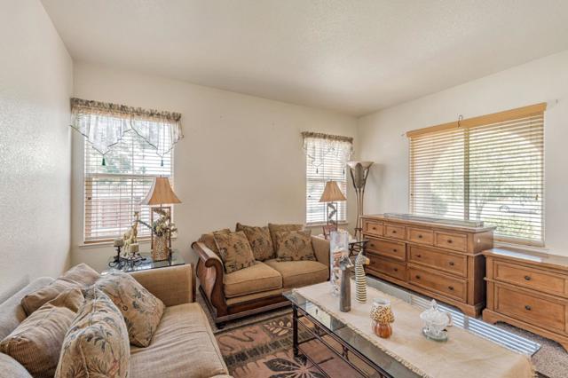 367 Sunburst Street, Los Banos CA: https://media.crmls.org/mediaz/59dc3bc0-cb00-4b8b-b238-3994f3f63aa7.jpg