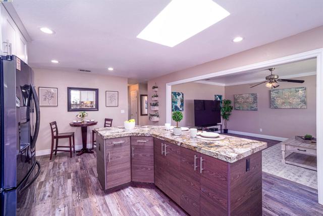 34505 Salinas Pl, Fremont CA: https://media.crmls.org/mediaz/59dc5244-b148-43e7-aa7d-f79cd59d0a56.jpg
