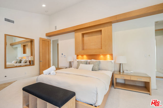 10148 Angelo Circle, Beverly Hills CA: https://media.crmls.org/mediaz/59dcf3f8-c008-46bd-85e5-d6327750f7c3.jpg