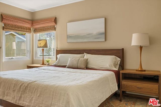 340 S Madison Way, Glendale CA: https://media.crmls.org/mediaz/59dd8d3c-dc9f-46f6-8f51-a4e007c6ac03.jpg