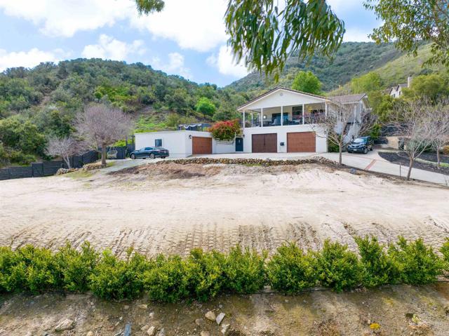 19950 Elfin Forest Ln, Escondido CA: https://media.crmls.org/mediaz/59ddbaba-c770-43e0-ab7d-0e8533bc608d.jpg