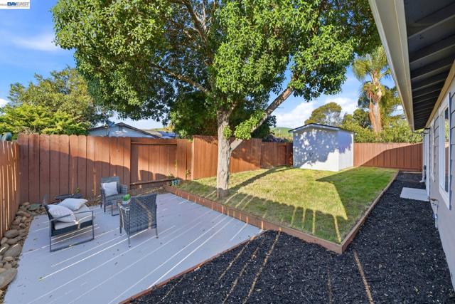 137 Tamarack Dr, Union City CA: https://media.crmls.org/mediaz/59de44d0-a70b-4d23-bb3b-d30e4b189e41.jpg