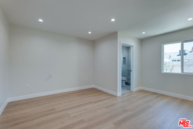 7444 Ostrom Avenue, Lake Balboa CA: https://media.crmls.org/mediaz/59de485a-18ae-45da-96d8-b63fceae7141.jpg