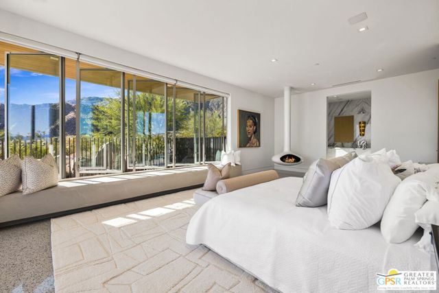 2381 Vista Palizada Drive, Palm Springs CA: https://media.crmls.org/mediaz/59de91d5-7b82-4ff7-a6dd-fcdfda283134.jpg