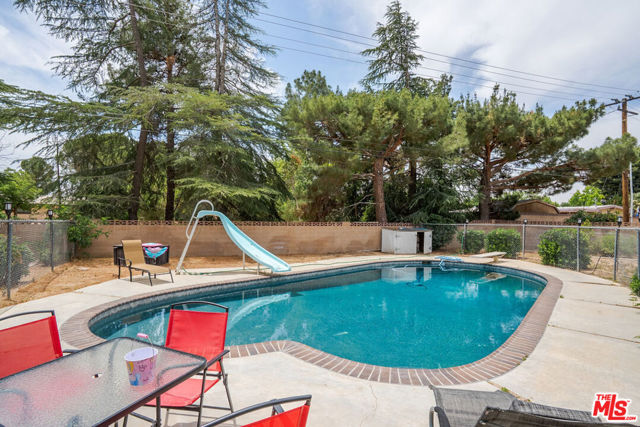 43818 Halcom Avenue, Lancaster CA: https://media.crmls.org/mediaz/59de9bcc-2e52-4da5-acb4-8a66d26aaf2a.jpg