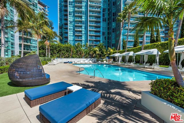13700 MARINA POINTE Drive, Marina del Rey CA: https://media.crmls.org/mediaz/59deb632-5d3f-4cbd-903a-550695786819.jpg