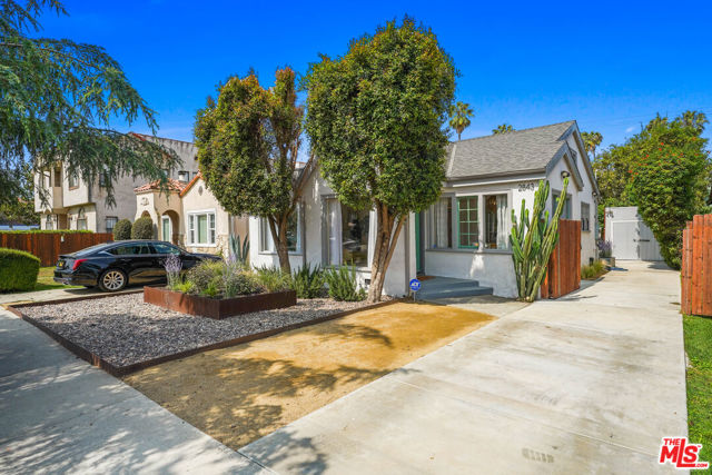 2843 Virginia Road, Los Angeles CA: https://media.crmls.org/mediaz/59debdcd-94b9-4db3-8407-4a806054719b.jpg