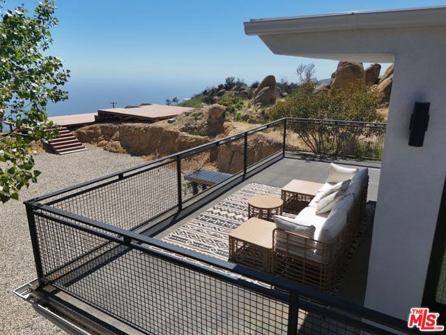 24641 Piuma Road, Malibu CA: https://media.crmls.org/mediaz/59ded423-f474-4f40-87dc-e3071c04718f.jpg