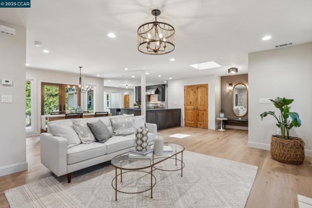 312 Soule Ave, Pleasant Hill CA: https://media.crmls.org/mediaz/59df84de-b29d-4b4f-8e90-78600ecf766c.jpg