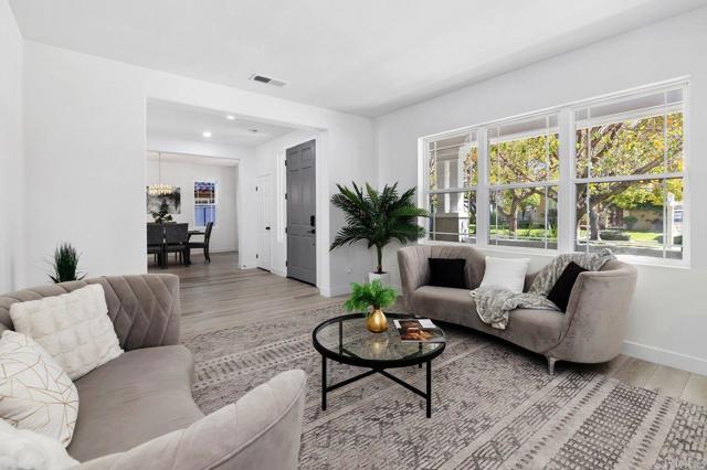 Detail Gallery Image 5 of 50 For 1086 Augusta Pl, Chula Vista,  CA 91915 - 5 Beds | 3 Baths