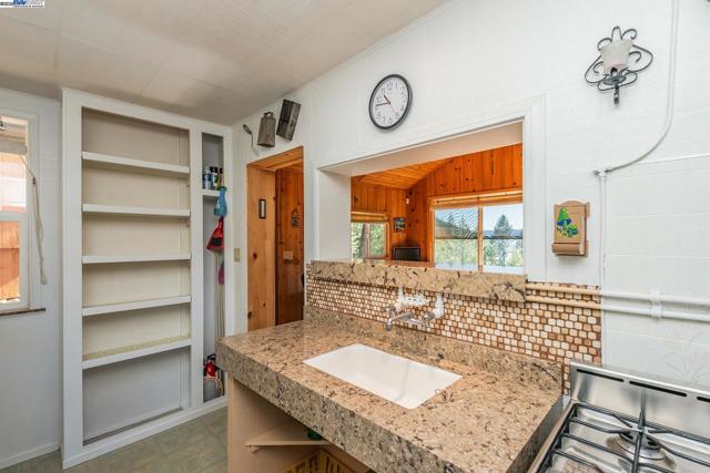8341 East Side Rd, Trinity Center CA: https://media.crmls.org/mediaz/59e0ffc5-caae-4ebc-9912-c15b7df25931.jpg