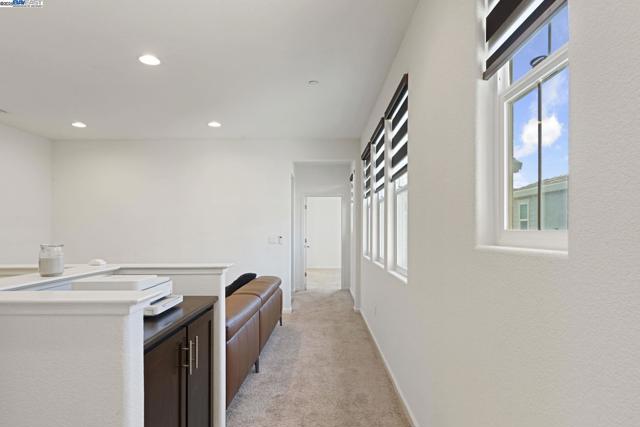 1025 S Fowler Ln, Mountain House CA: https://media.crmls.org/mediaz/59e1014d-3a86-4005-9a73-caa66ccbd5d1.jpg