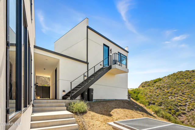 33433 Decker School Road, Malibu CA: https://media.crmls.org/mediaz/59e12765-c620-4c06-a3ca-27f6b4de0167.jpg