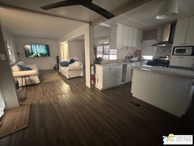 2 McKinley St., Cathedral City CA: https://media.crmls.org/mediaz/59e1292a-afaa-488f-9706-d8af3fc6c442.jpg
