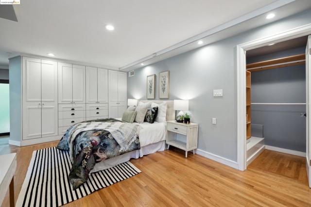Image 21 of 39 For 73 Homeglen Ln