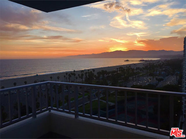 2800 Neilson Way, Santa Monica CA: https://media.crmls.org/mediaz/59e1e142-1e70-4372-a0f0-5af6be3995eb.jpg