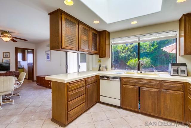 4742 Mount Helix Drive, La Mesa CA: https://media.crmls.org/mediaz/59e1fd8c-b499-4d99-8207-2b42d53bcc1c.jpg
