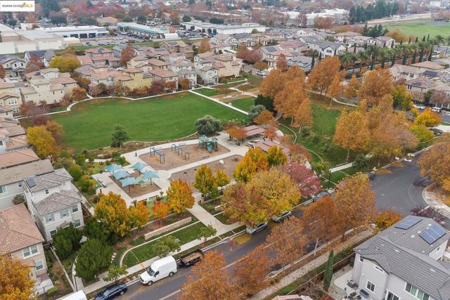 716 Cabada Dr, Brentwood CA: https://media.crmls.org/mediaz/59e231a5-a594-4c48-94a9-9680e046712a.jpg