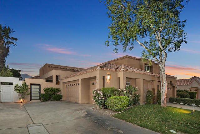 27 Oak Tree Drive, Rancho Mirage CA: https://media.crmls.org/mediaz/59e30689-a82a-4d5c-8307-617e07f58211.jpg