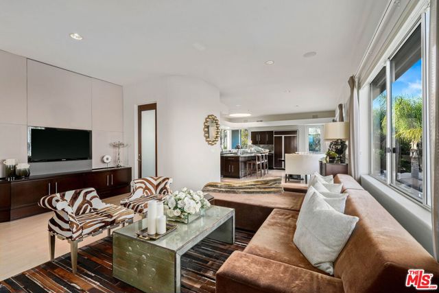 28177 Rey De Copas Lane, Malibu CA: https://media.crmls.org/mediaz/59e36922-164a-4538-95ea-4c07ffd9eea7.jpg