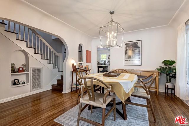 3484 Oak Glen Drive, Los Angeles CA: https://media.crmls.org/mediaz/59e36aa7-c244-4e9e-a0ed-439c90d66146.jpg