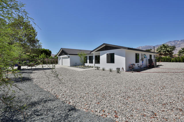 32299 Whispering Palms Trail, Cathedral City CA: https://media.crmls.org/mediaz/59e3a0f6-0ad4-41b0-a6a4-154c2e8b9049.jpg