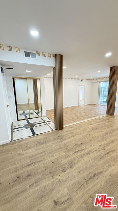 14144 Dickens Street, Sherman Oaks CA: https://media.crmls.org/mediaz/59e3a5eb-5653-4b26-8ab2-0671af4d5287.jpg
