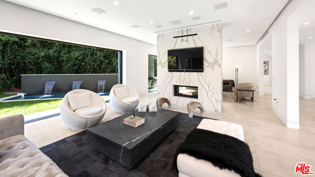 12720 Montana Avenue, Los Angeles CA: https://media.crmls.org/mediaz/59e3b73a-3e93-4d37-984d-eeb903fdfbd1.jpg