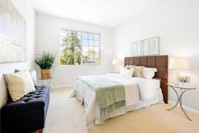 550 El Camino Real, Burlingame CA: https://media.crmls.org/mediaz/59e3c852-d267-4279-a9f8-86704b9daa4b.jpg