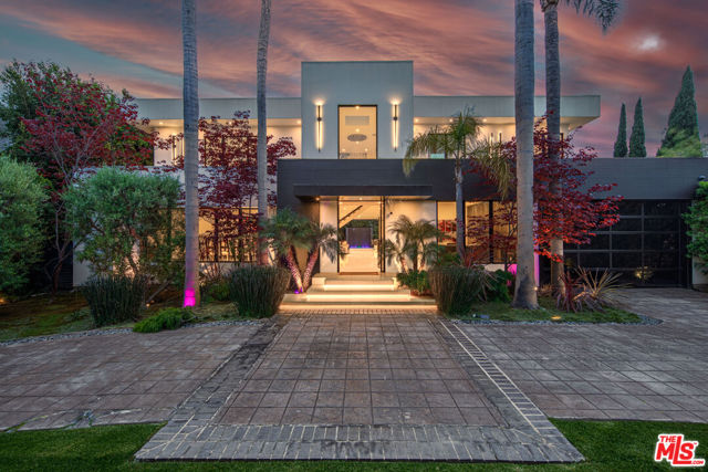 511 N Rexford Drive, Beverly Hills CA: https://media.crmls.org/mediaz/59e3ec7c-7a15-469a-ae26-0cbc662d8530.jpg