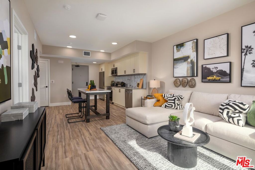 201 N La Brea Avenue #321