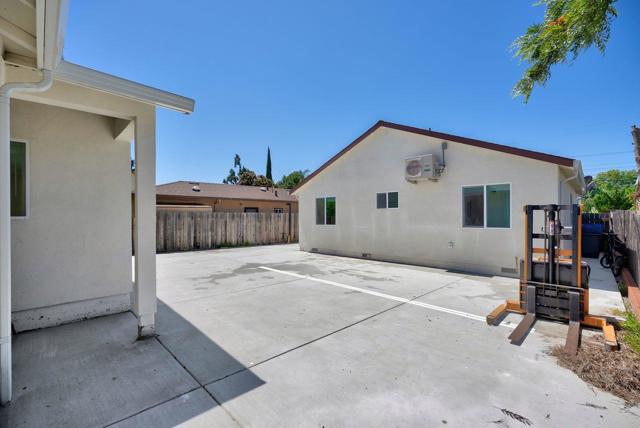 264 N 34th Street, San Jose CA: https://media.crmls.org/mediaz/59e3fc54-a713-4be1-bb46-199a4bbee80f.jpg