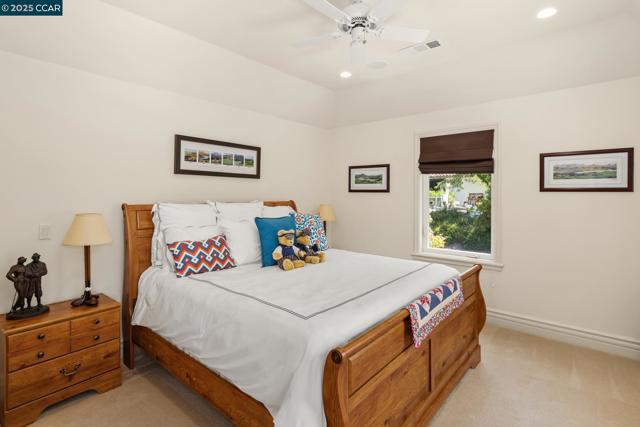 2540 Caballo Ranchero Dr, Diablo CA: https://media.crmls.org/mediaz/59e5783d-f11a-4bc1-88a8-a9ff013ad37b.jpg