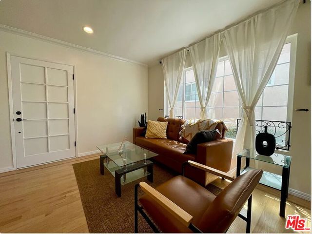 1111 11th Street, Santa Monica CA: https://media.crmls.org/mediaz/59e58f2b-e36b-4170-ab2d-41cff04e350a.jpg