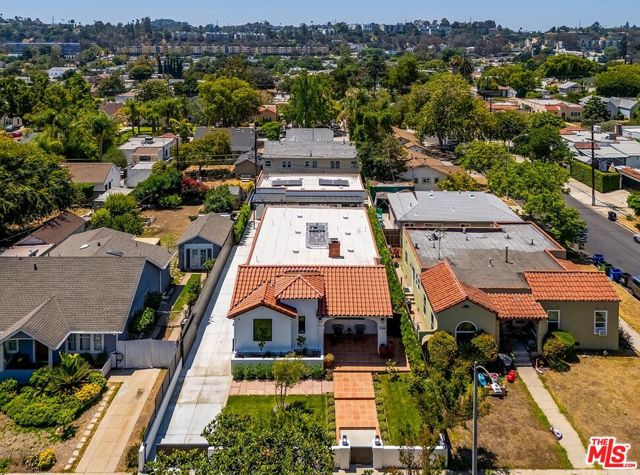 3364 Garden Avenue, Los Angeles CA: https://media.crmls.org/mediaz/59e624b4-ea89-4dee-baa0-9c4b9161f3be.jpg
