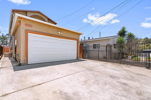 2418 W Lincoln St, Long Beach CA: https://media.crmls.org/mediaz/59e6d20d-a81a-46eb-a2be-cb6afc9da6c2.jpg