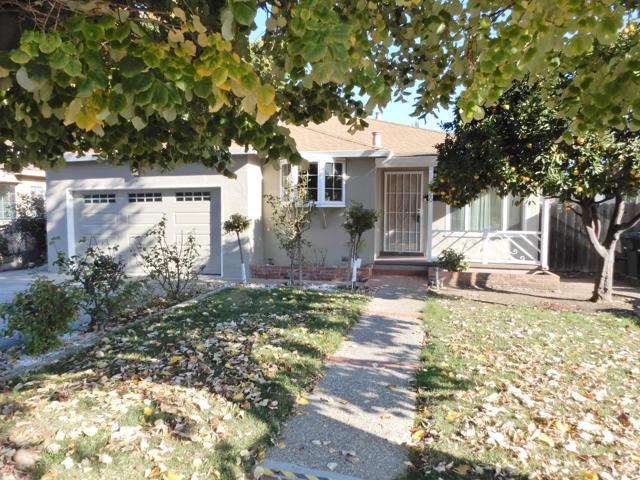2060 Pulgas Avenue, East Palo Alto CA: https://media.crmls.org/mediaz/59e71270-ba4f-4eca-8e0f-a7952a9d999c.jpg