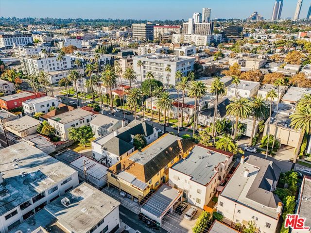 438 S Palm Drive, Beverly Hills CA: https://media.crmls.org/mediaz/59e71833-6847-4890-ac8b-1820acbeb945.jpg