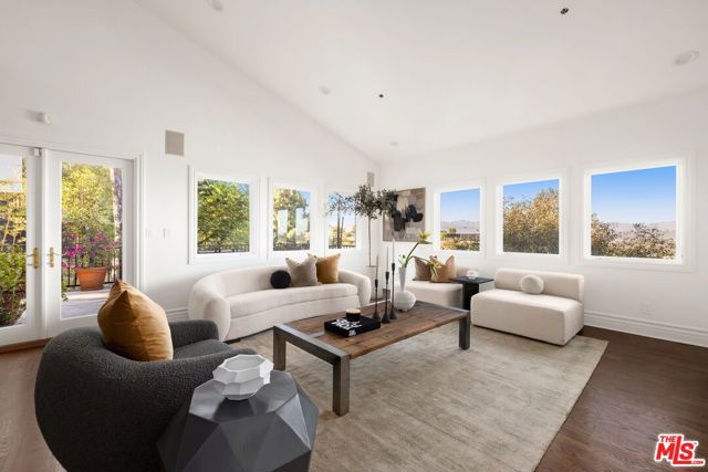6 Bed Home for Sale in Los Angeles, California