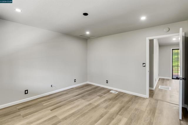 125 Sam Lynn Way, Oroville CA: https://media.crmls.org/mediaz/59e80601-de7c-4d8c-9d06-f663ddb971fc.jpg