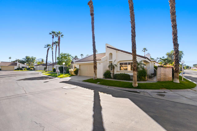 77739 Cape Verde Drive, Palm Desert CA: https://media.crmls.org/mediaz/59e81451-16ac-405b-9a76-af10abae8dd5.jpg