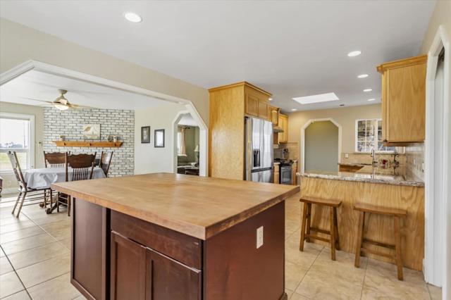 1204 Shore Road, Hollister CA: https://media.crmls.org/mediaz/59e8cc78-63a1-4629-8751-85e81b064996.jpg