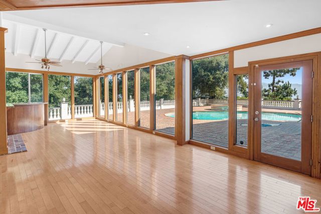 3200 Oakley Drive, Los Angeles CA: https://media.crmls.org/mediaz/59e92691-1761-497d-b719-bed78931da26.jpg