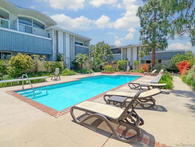 4804 La Villa Marina, Marina del Rey CA: https://media.crmls.org/mediaz/59e92fdc-0605-402c-8b25-6937de721205.jpg