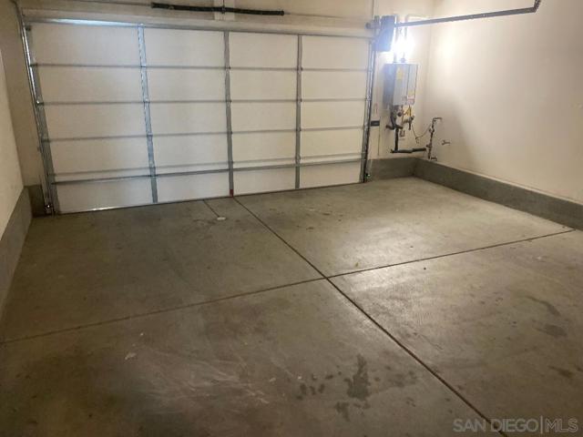 2320 Trevi Circle, Chula Vista CA: https://media.crmls.org/mediaz/59e9b334-a935-455b-a803-f2d6917ff45d.jpg